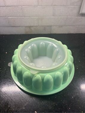 Tupperware Jello Mold Green 3 Piece Vintage 9"